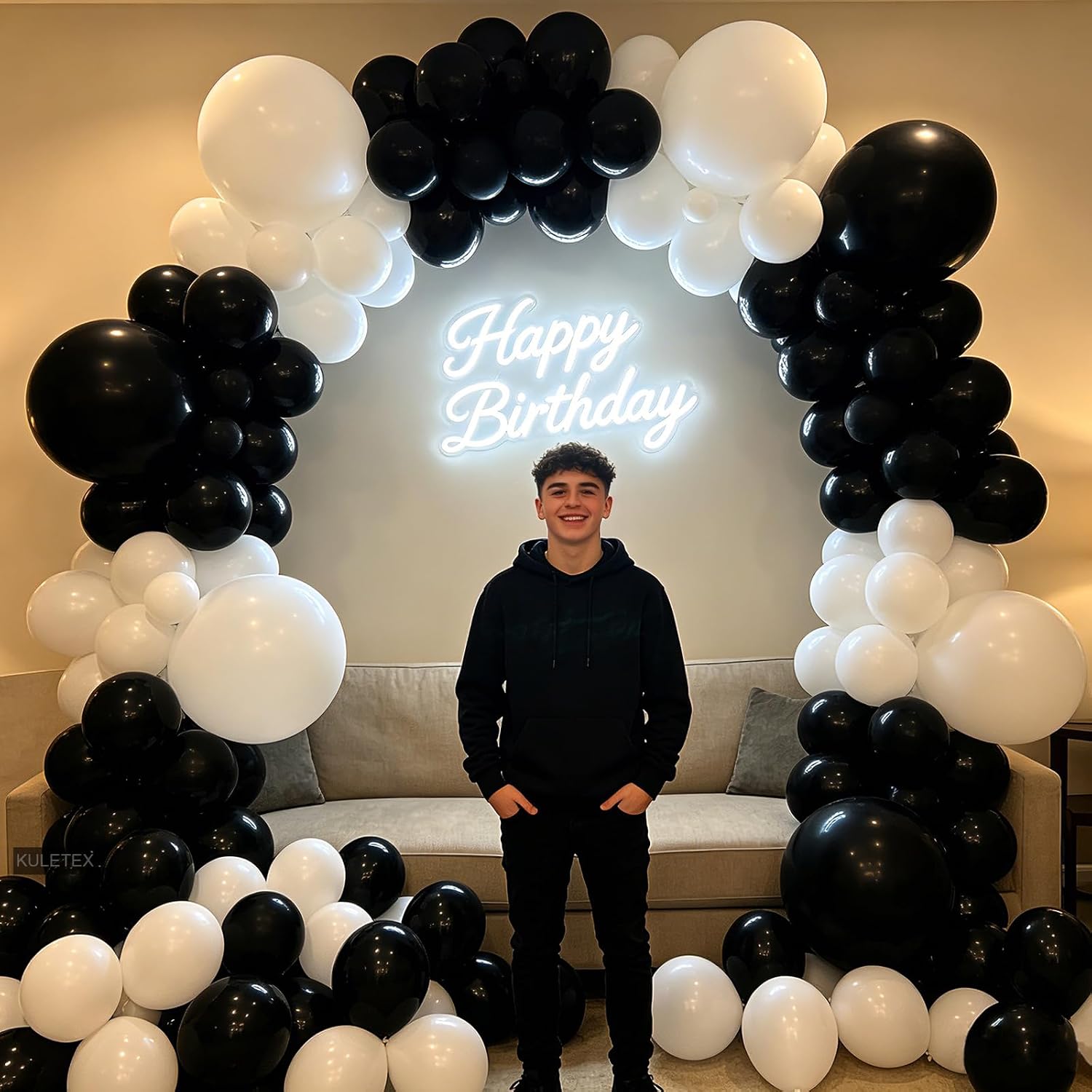 136-teiliges Set für einen Bal – Event Launch Party Bewertung und Preis